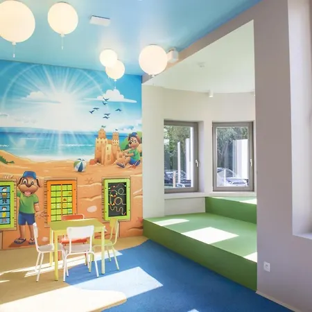 Deluxe Holiday For 2 Adults And 3 Children * מידלקרק