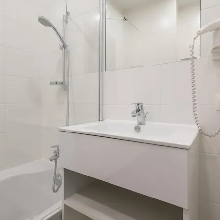 Deluxe Holiday For 2 Adults And 3 Children